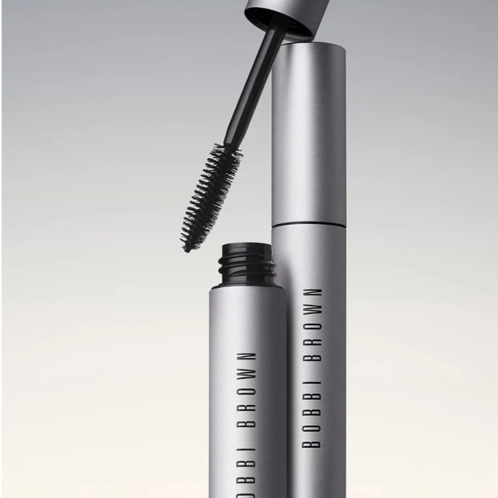 TRAVEL SIZE BOBBI BROWN SMOKEY EYE MASCARA.